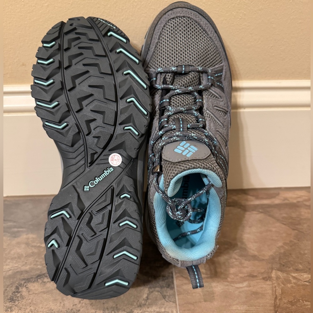 Columbia Women's Gray and Teal Trail Running Shoes (Never Worn)